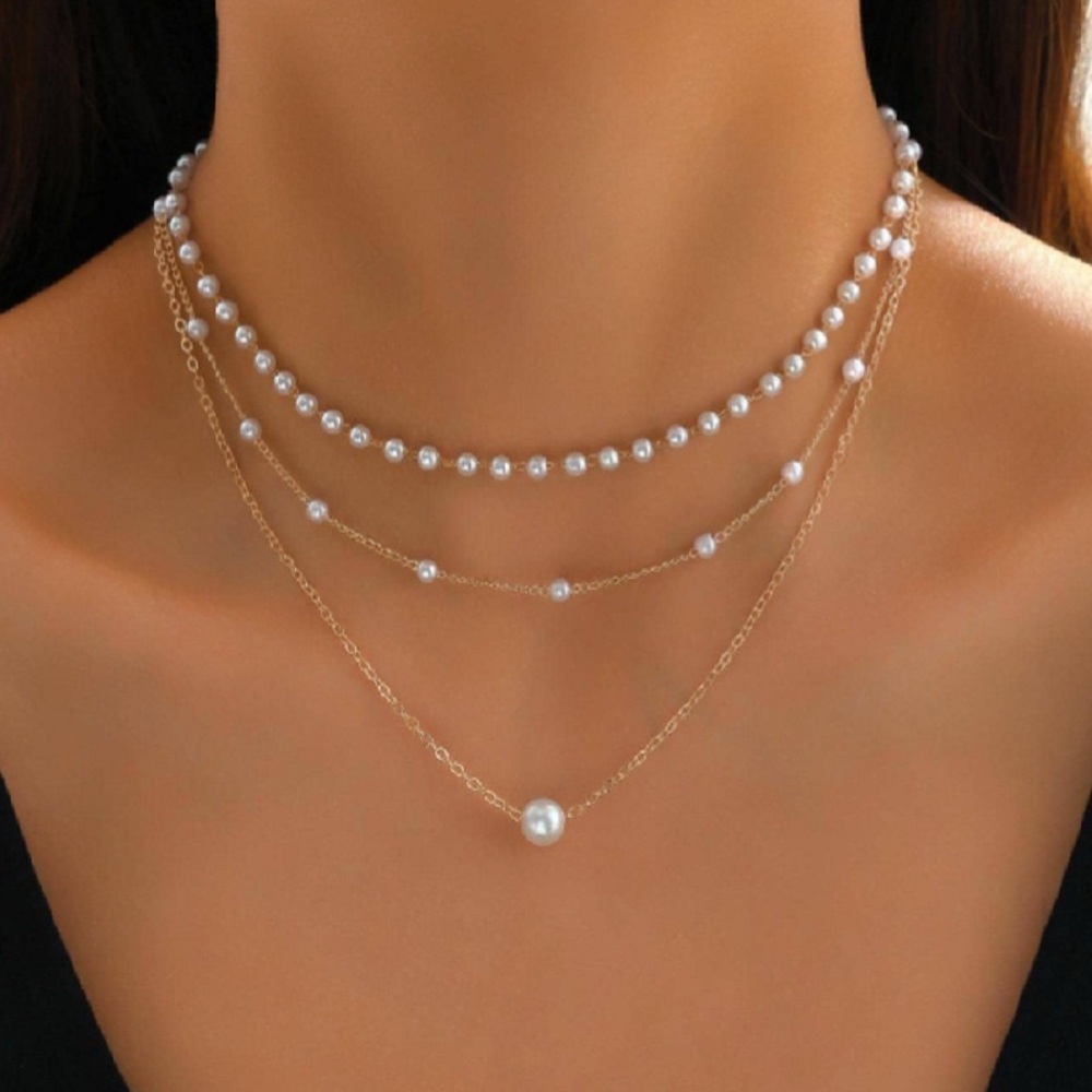 Elegant Gold Accent and White Pearl Layered Necklace